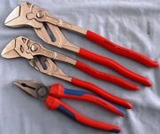 Knipex ― высококачественный немецкий инструмент.